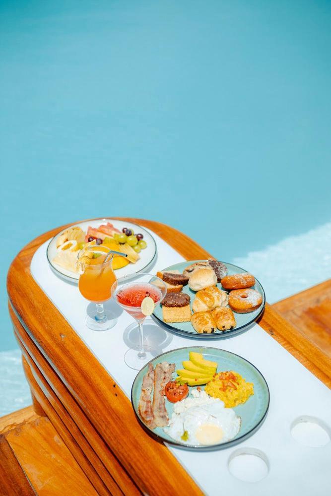 Le Saint Tropez Hotell Kidoti Exteriör bild