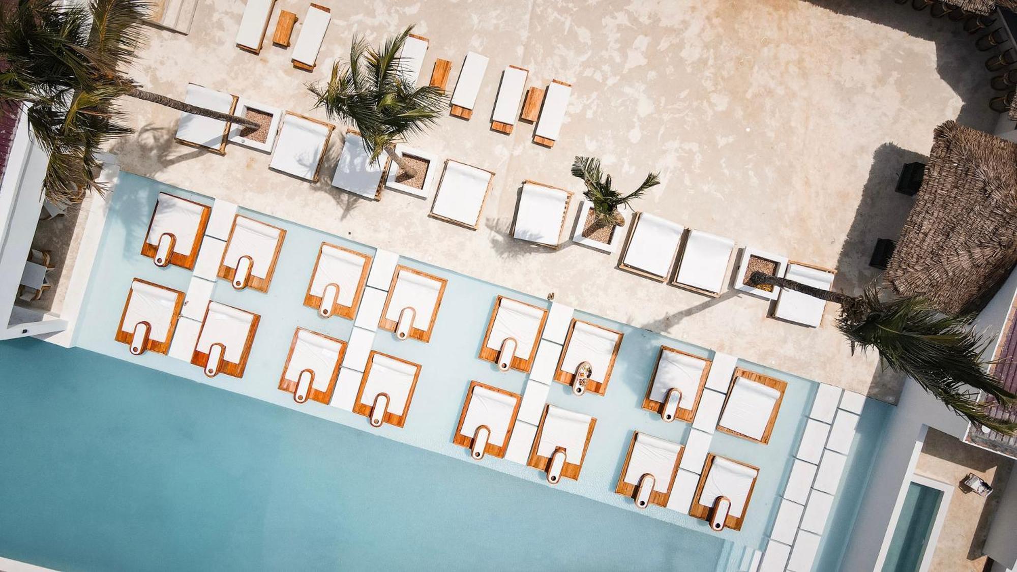 Le Saint Tropez Hotell Kidoti Exteriör bild