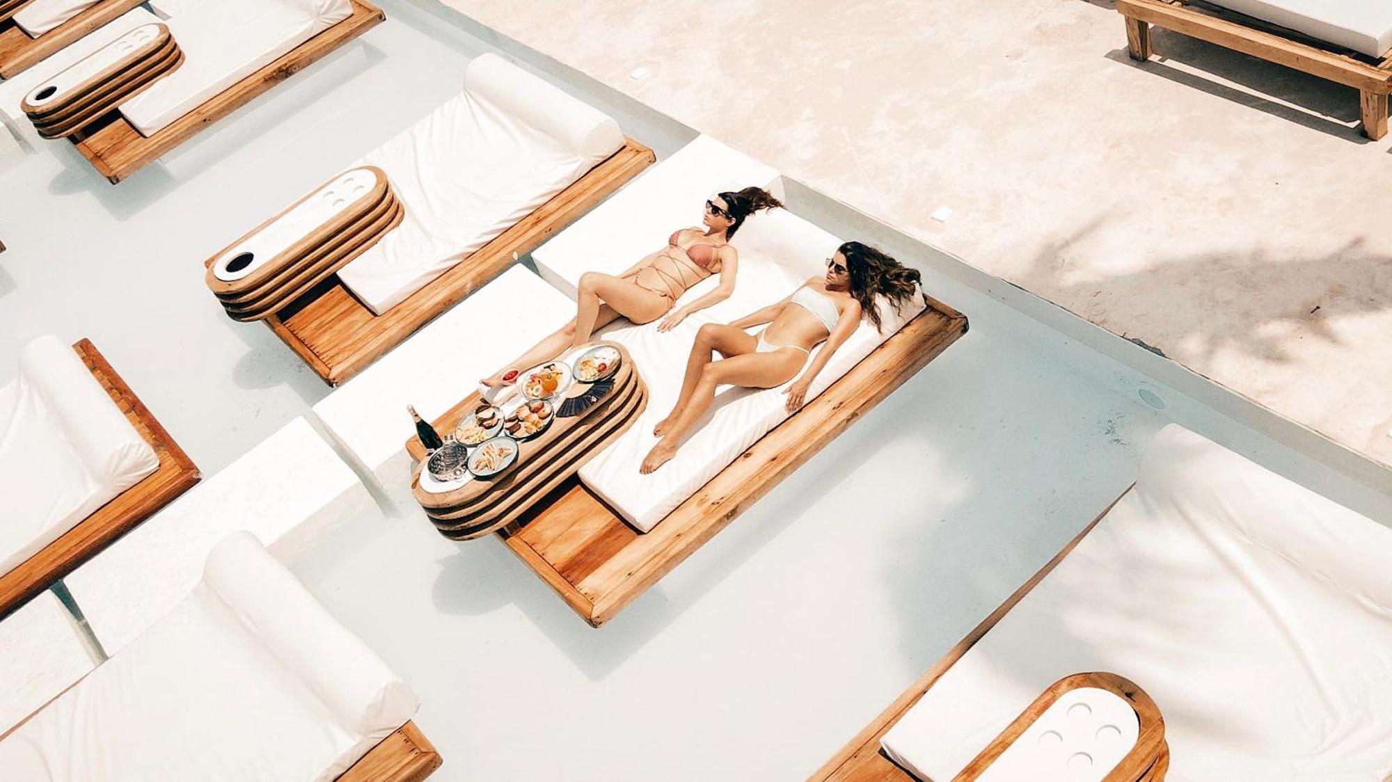 Le Saint Tropez Hotell Kidoti Exteriör bild