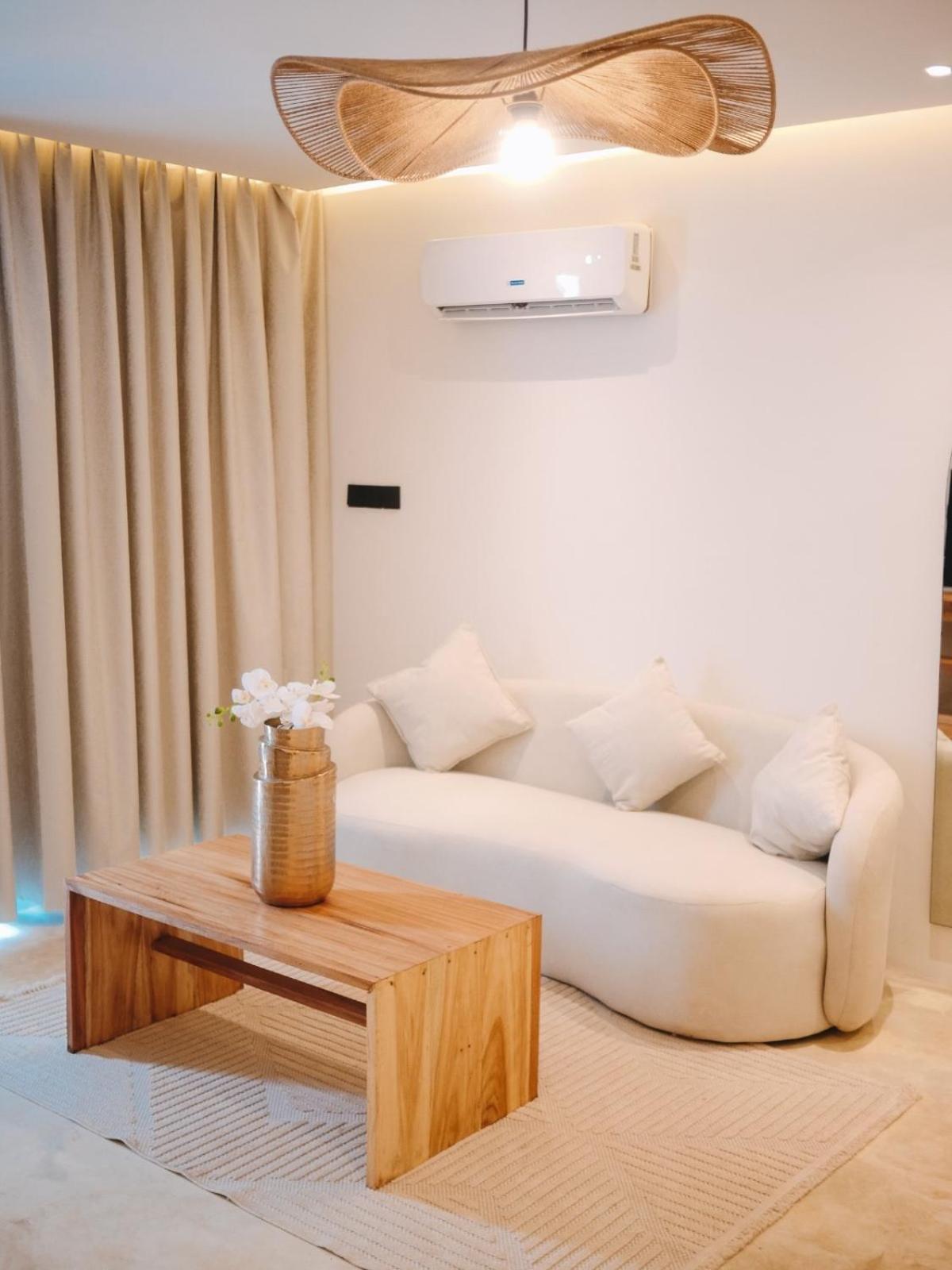 Le Saint Tropez Hotell Kidoti Exteriör bild