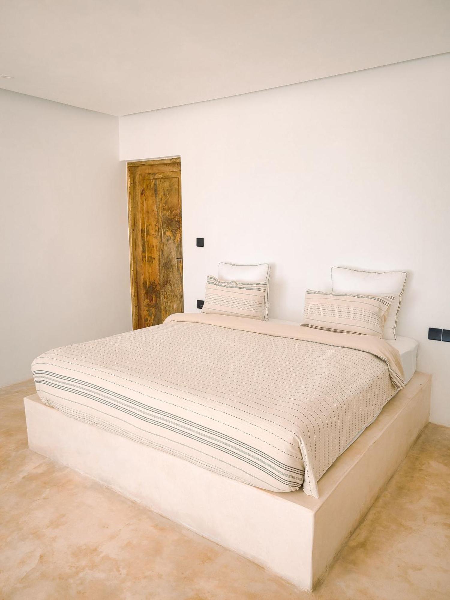 Le Saint Tropez Hotell Kidoti Exteriör bild